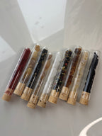 9 Glasröhrchen mit verschiedenen Räucherharzen 