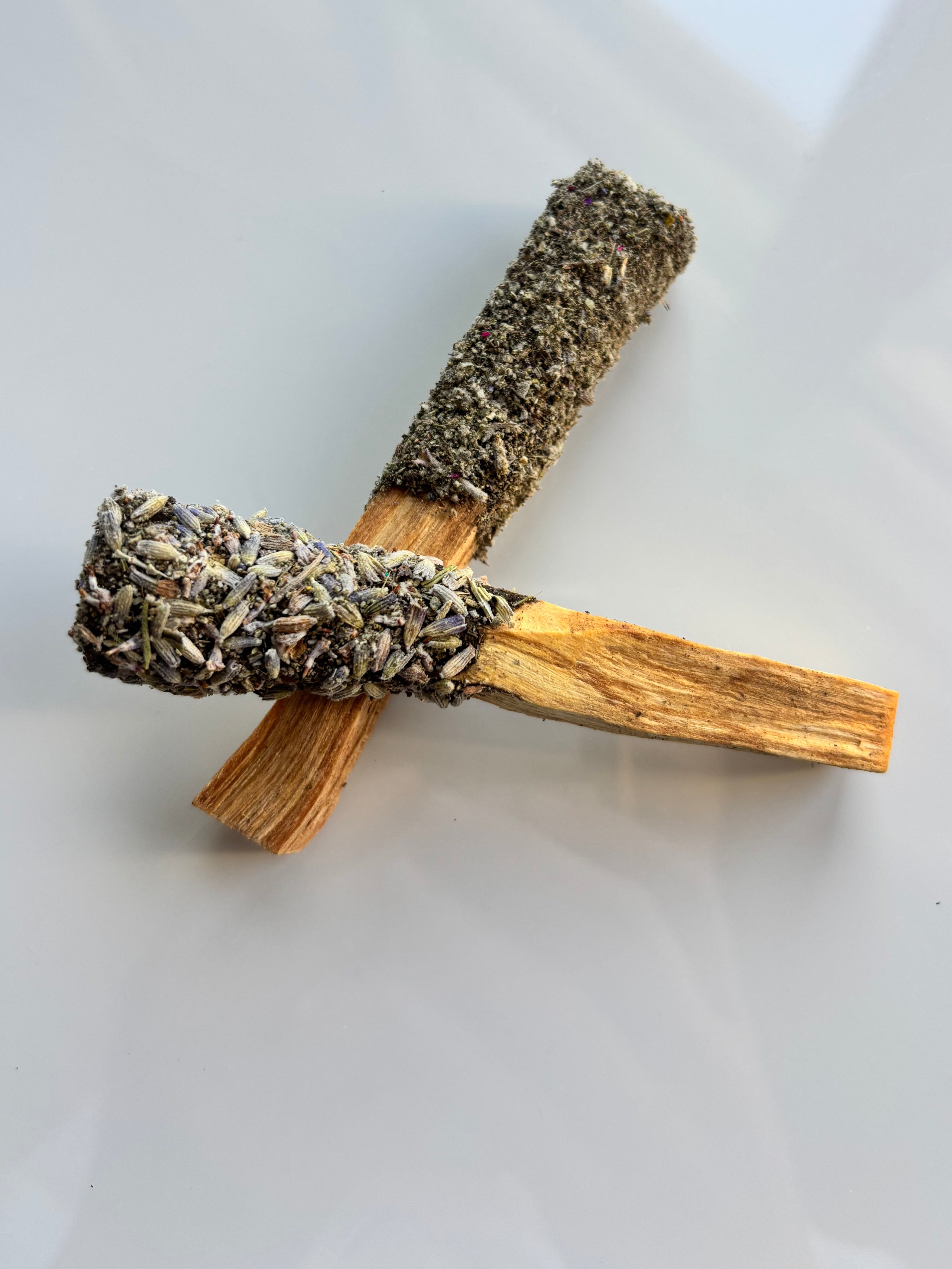 Palo Santo Stick ummantelt mit Salbeipulver